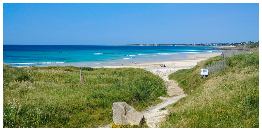 Chemin derrière la maison menant à la plage de Gwendrez