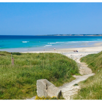 Chemin derrière la maison menant à la plage de Gwendrez